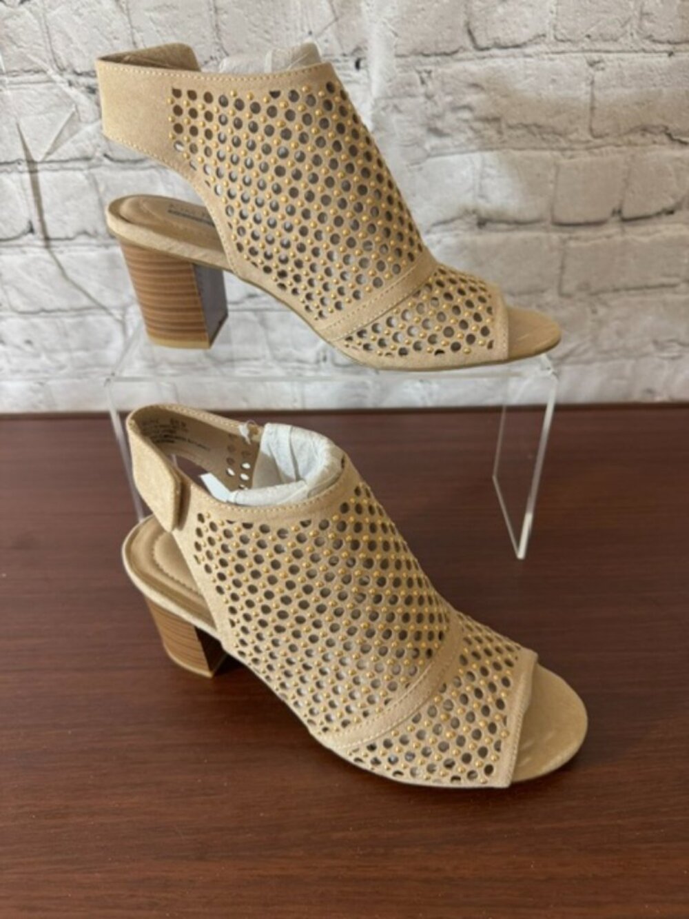 NWT Kim Rogers Tan Perforated Peep Toe Slingback Block Heel Sandals 6.5